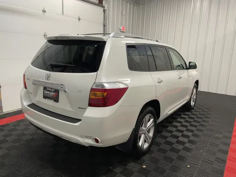 More photos of 2008 Toyota Highlander Limited at Oakley Auto World, MO