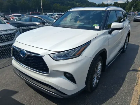 Photos of 2023 Toyota Highlander Hybrid Platinum for sale in Branson West, MO at Oakley Auto World
