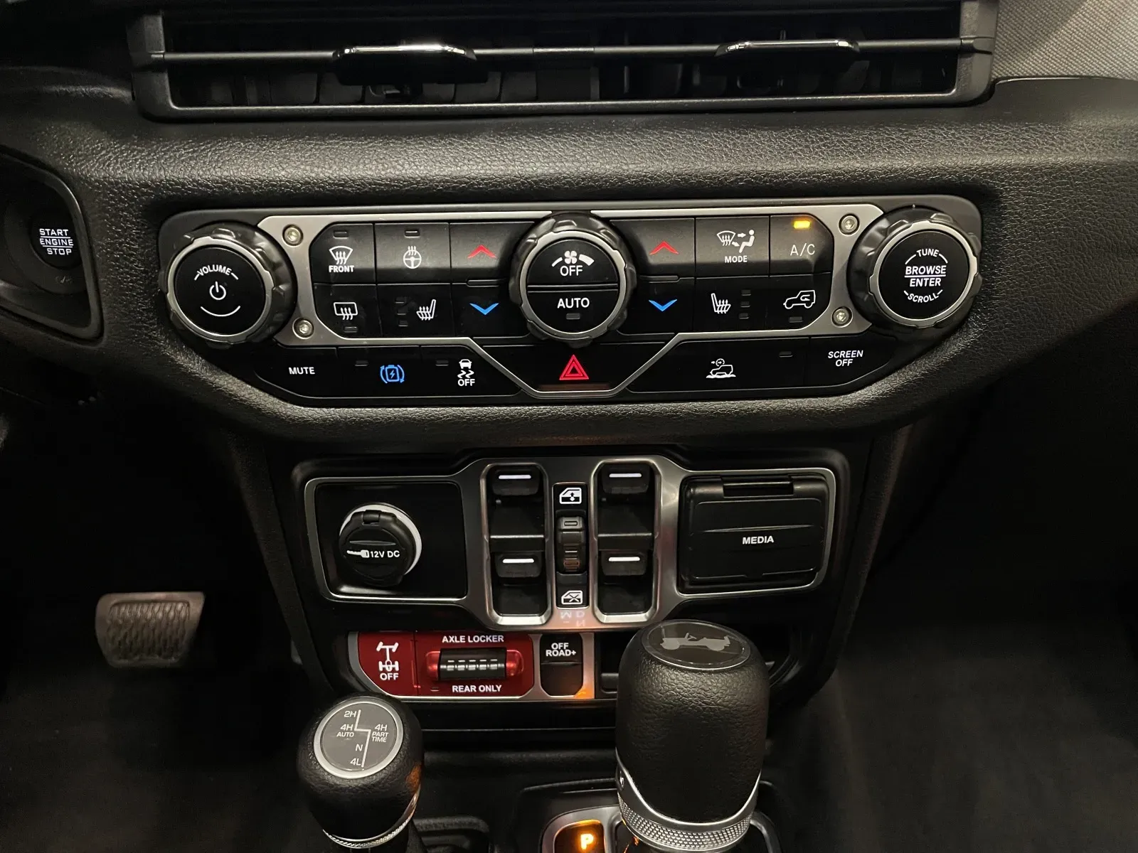 Jeep Wrangler photo 35