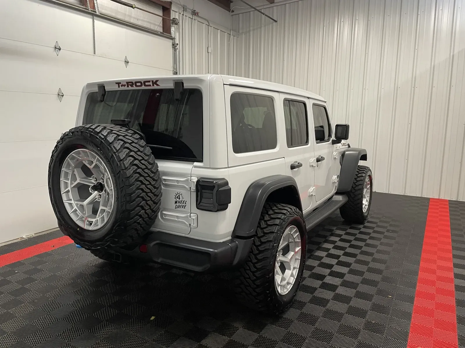 Jeep Wrangler photo 8