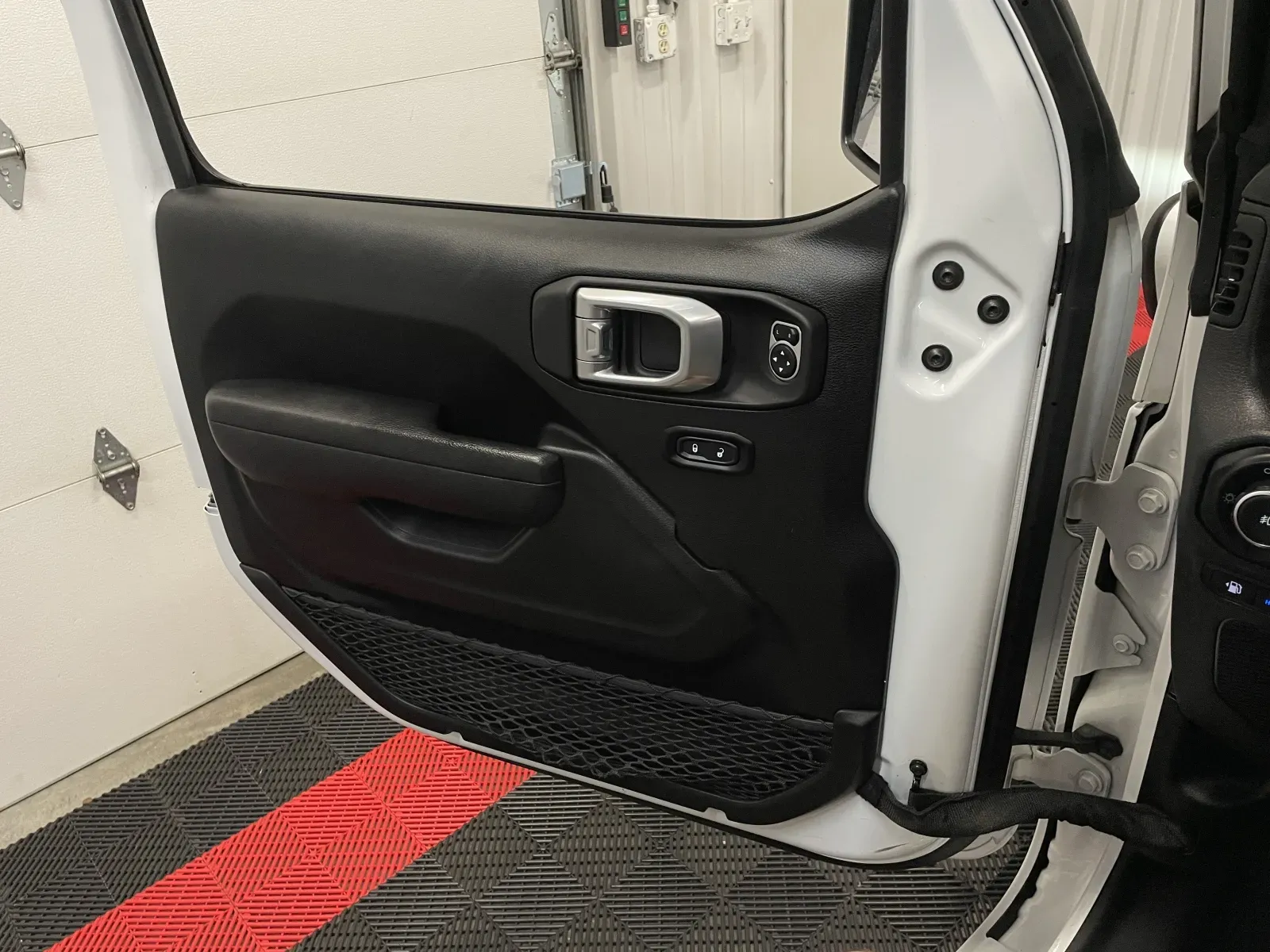 Jeep Wrangler photo 29