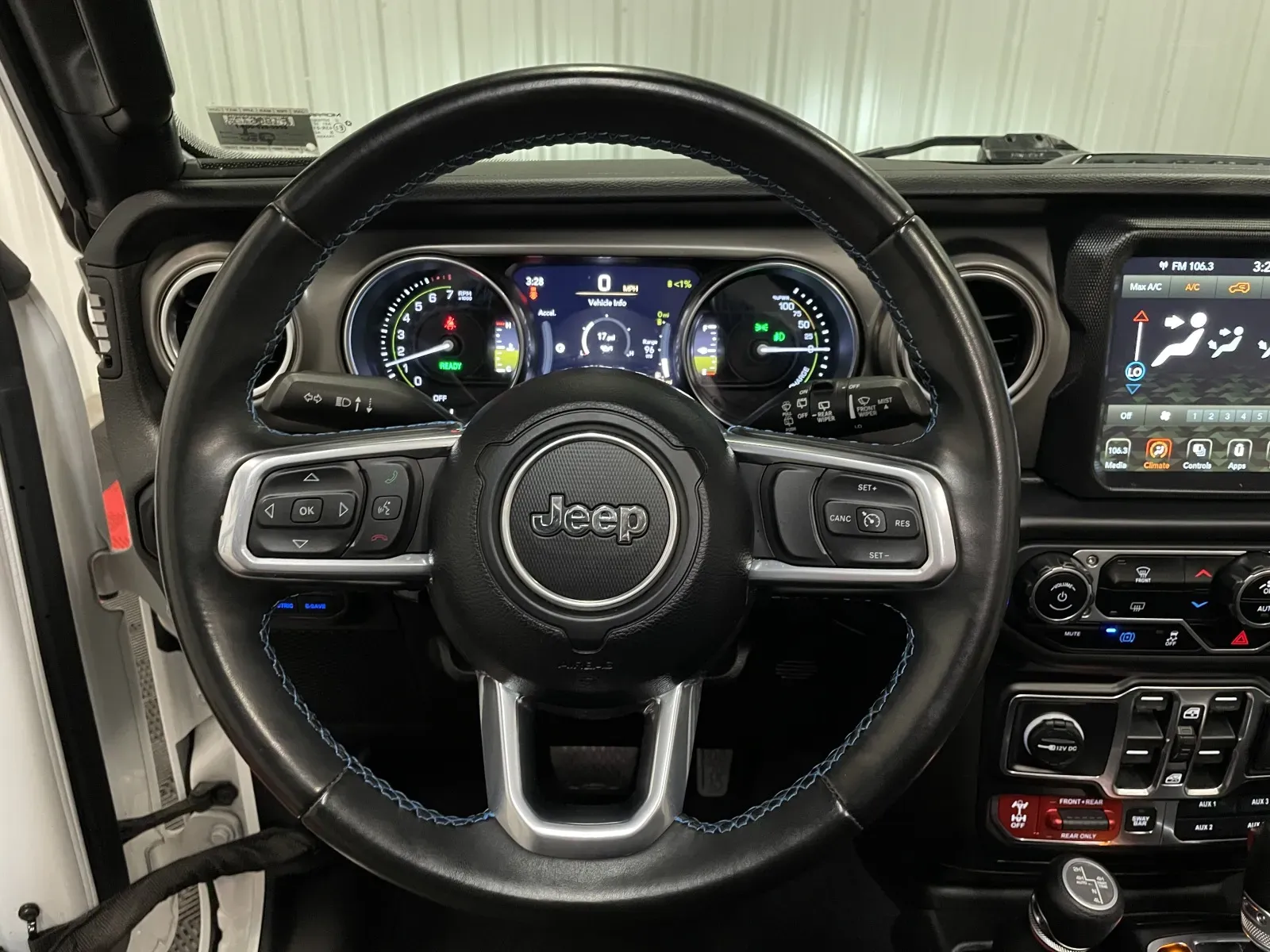 Jeep Wrangler photo 22