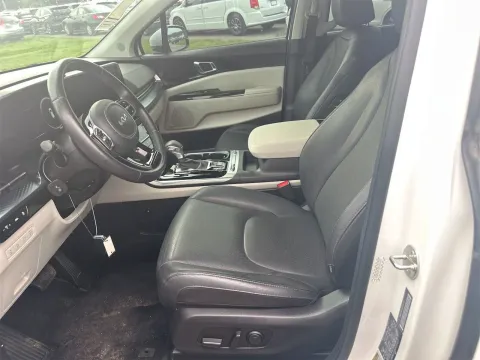More photos of 2024 Kia Carnival SX Prestige at Oakley Auto World, MO