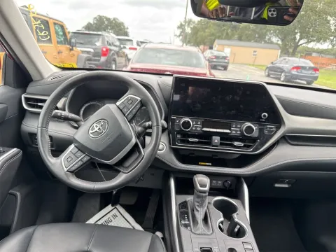 More photos of 2024 Toyota Highlander XLE at Oakley Auto World, MO