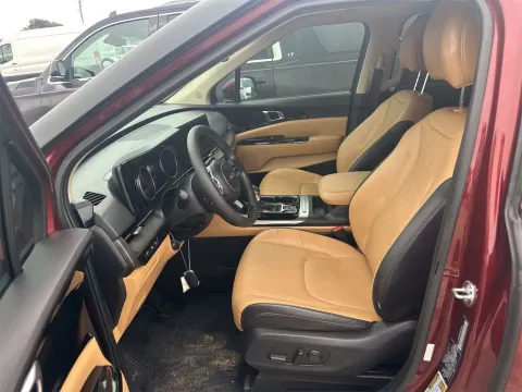 More photos of 2024 Kia Carnival EX at Oakley Auto World, MO