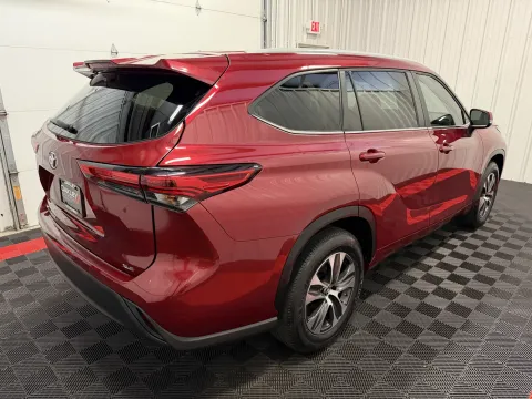 More photos of 2023 Toyota Highlander XLE at Oakley Auto World, MO