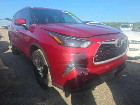More photos of 2023 Toyota Highlander XLE at Oakley Auto World, MO