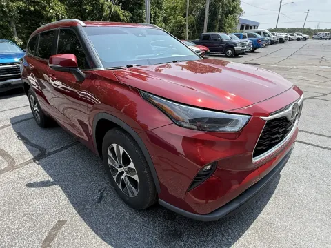 More photos of 2023 Toyota Highlander XLE at Oakley Auto World, MO