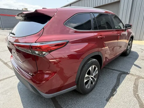 More photos of 2023 Toyota Highlander XLE at Oakley Auto World, MO
