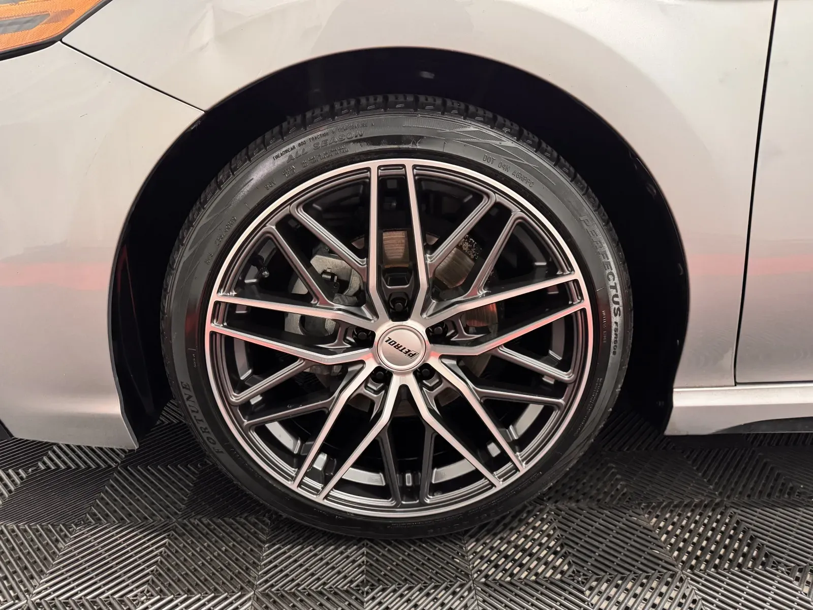 Toyota Camry photo 10