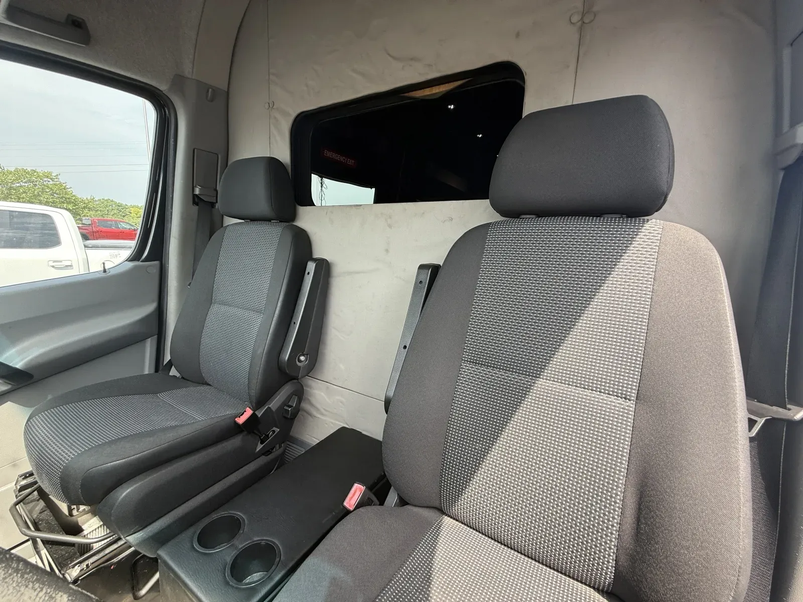 Mercedes-Benz Sprinter photo 9