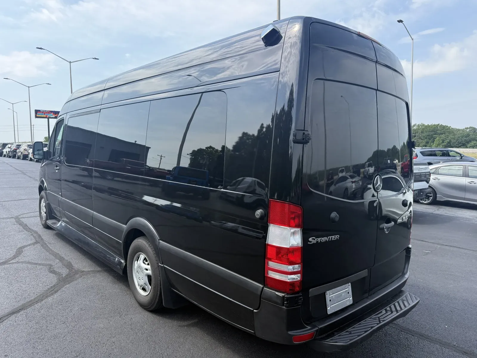Mercedes-Benz Sprinter photo 2