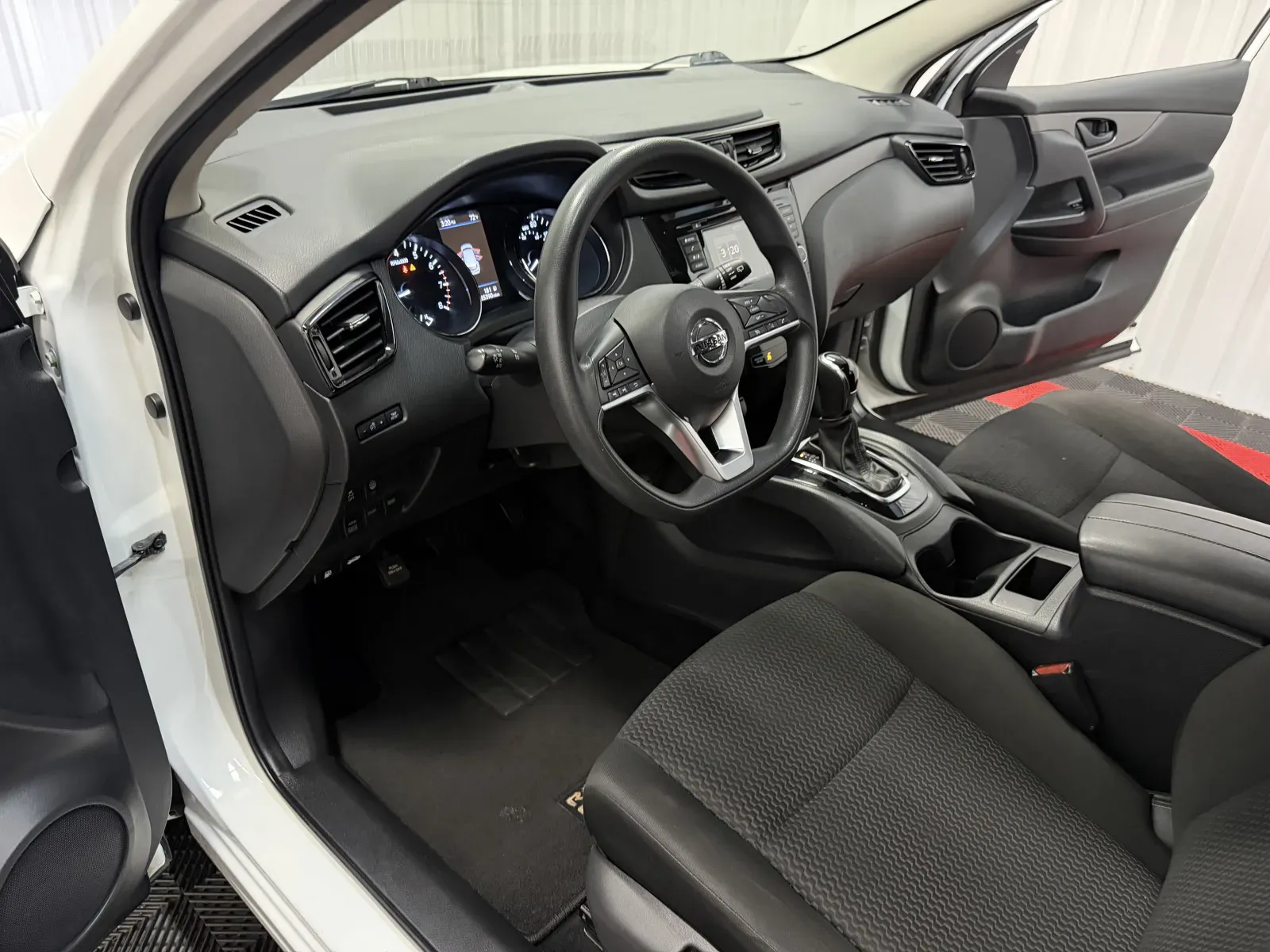 Nissan Rogue Sport photo 38