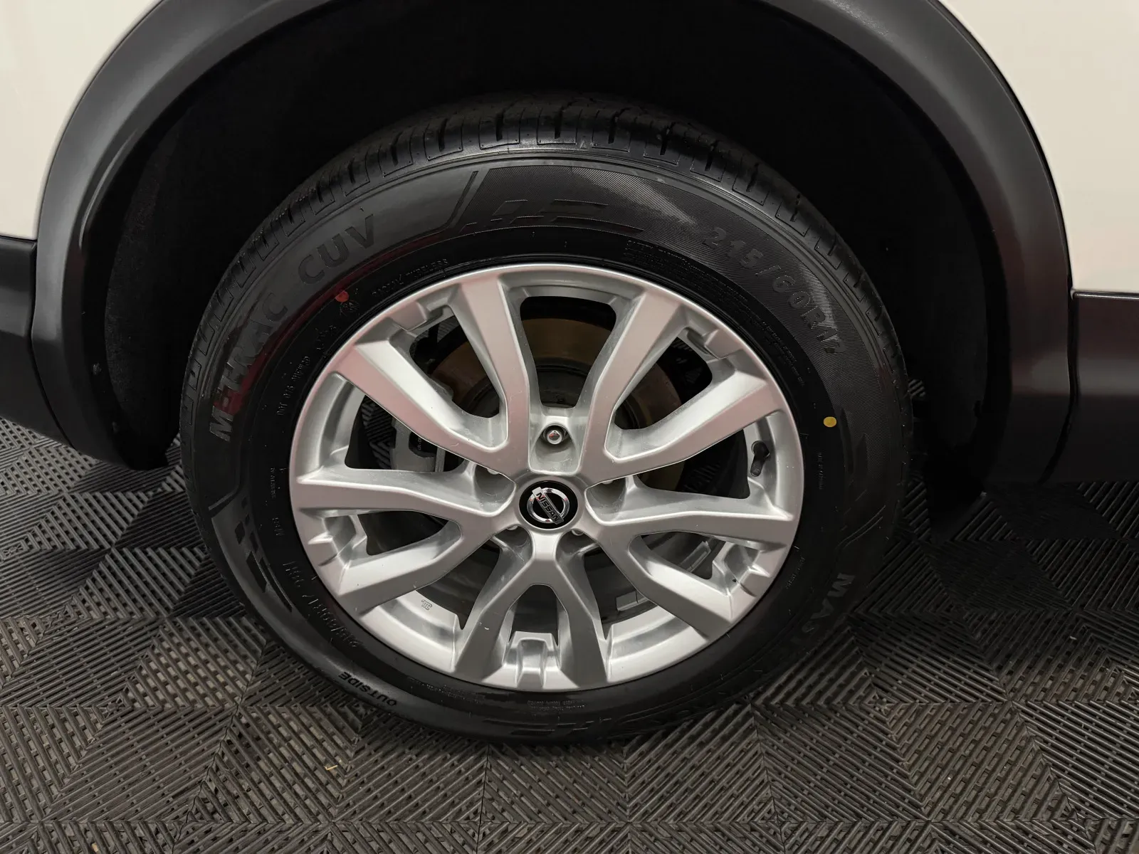 Nissan Rogue Sport photo 18