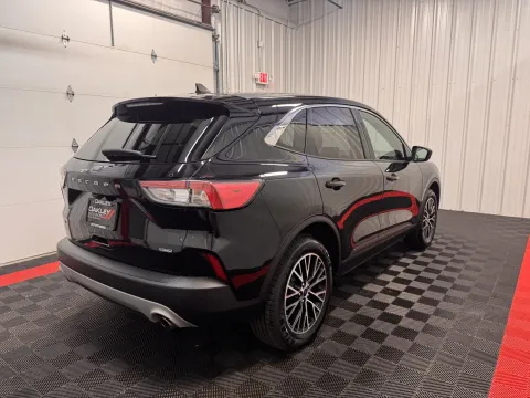 More photos of 2022 Ford Escape Plug-In Hybrid SE at Oakley Auto World, MO
