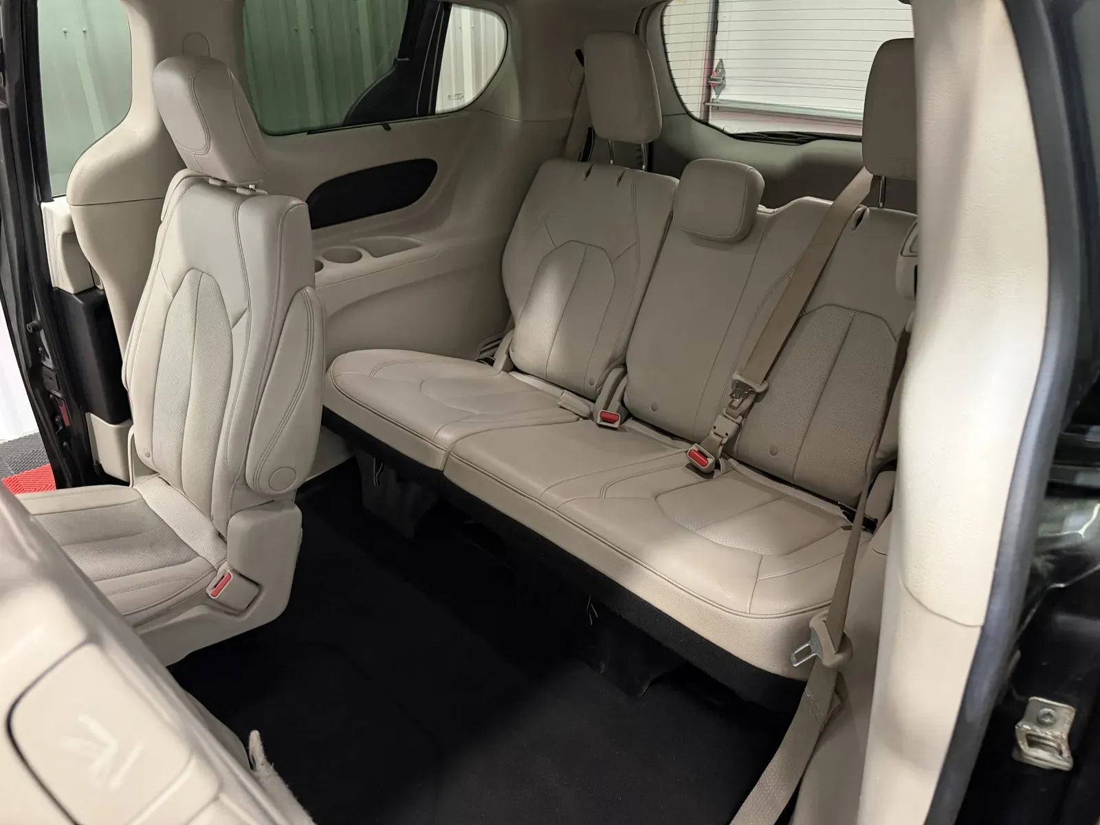 Chrysler Pacifica photo 39