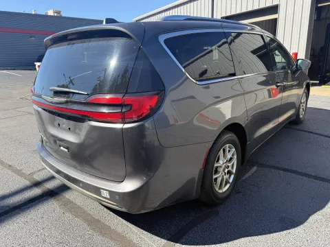 More photos of 2021 Chrysler Pacifica Touring L at Oakley Auto World, MO