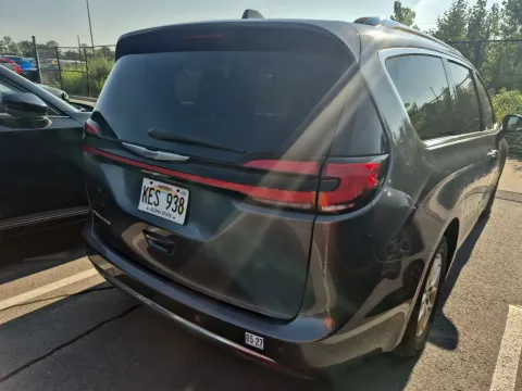 More photos of 2021 Chrysler Pacifica Touring L at Oakley Auto World, MO