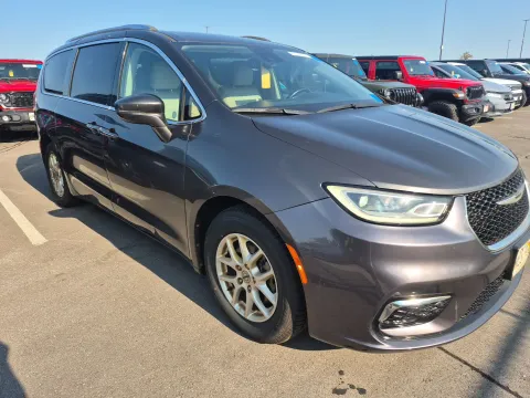 More photos of 2021 Chrysler Pacifica Touring L at Oakley Auto World, MO