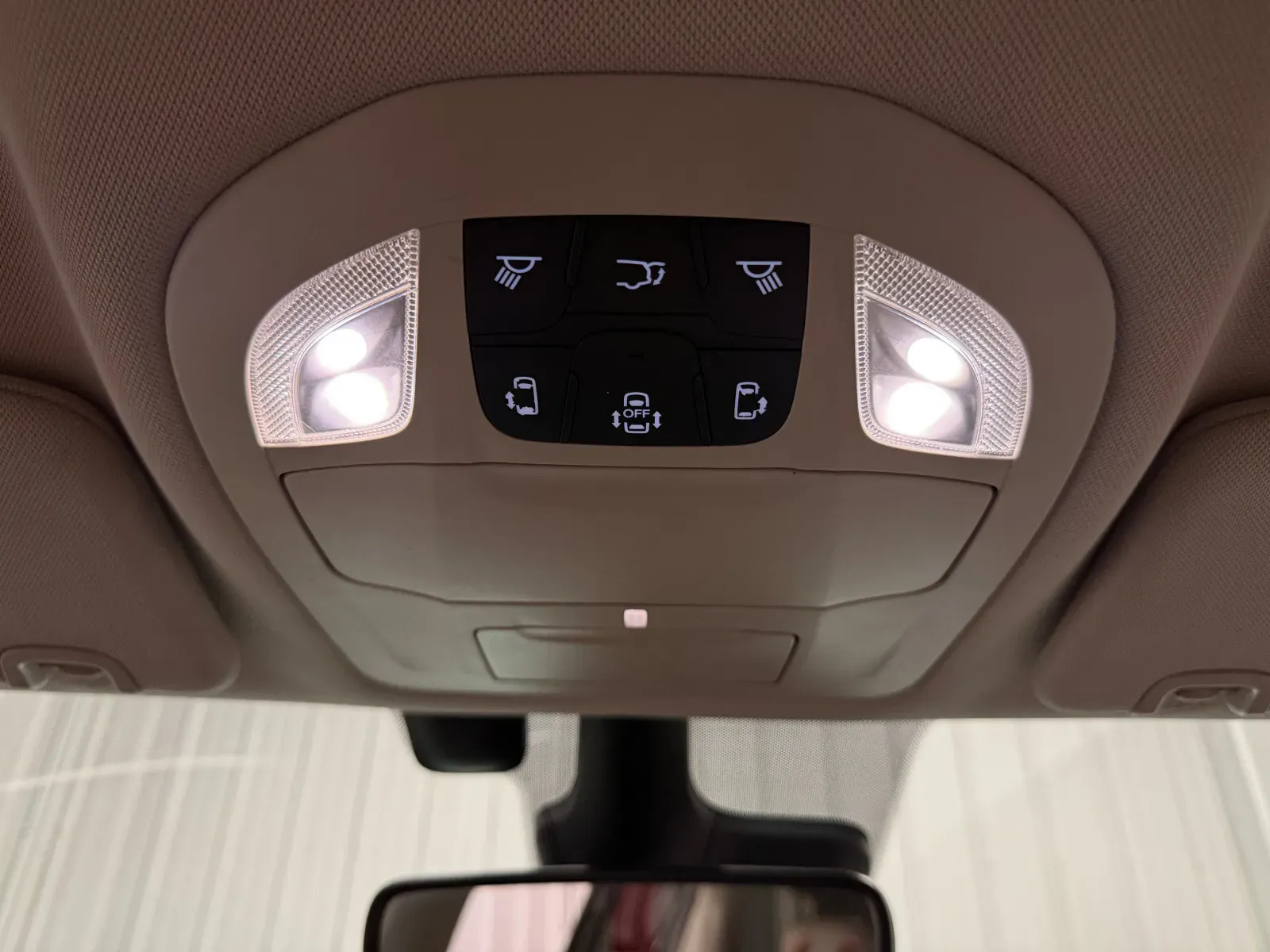 Chrysler Pacifica photo 34