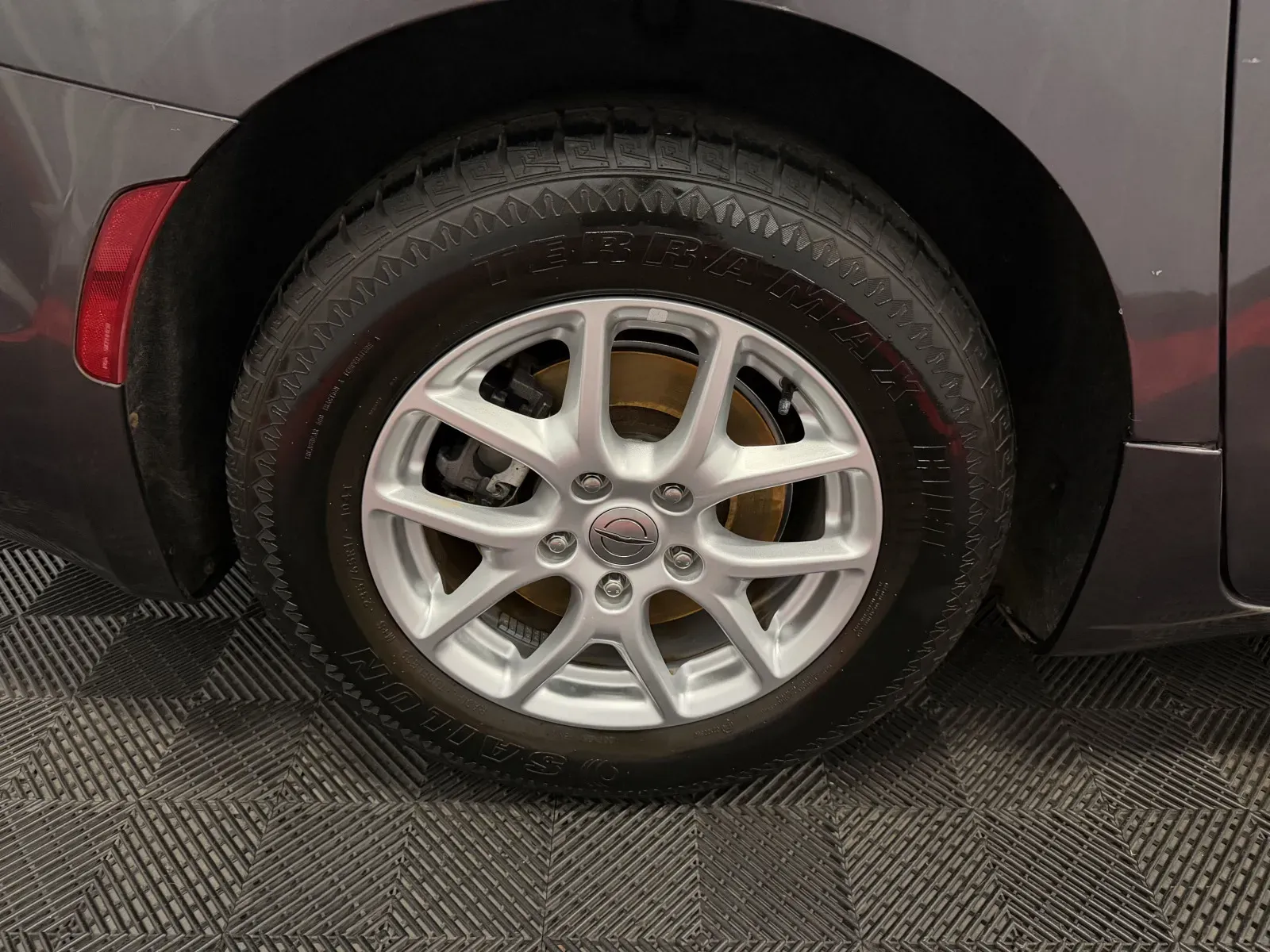 Chrysler Pacifica photo 16