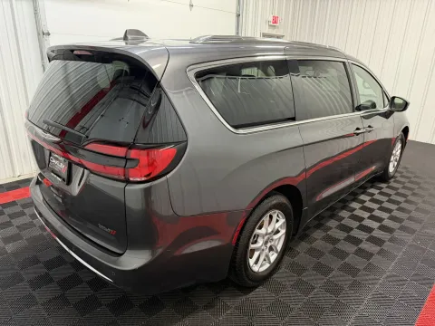 More photos of 2021 Chrysler Pacifica Touring L at Oakley Auto World, MO