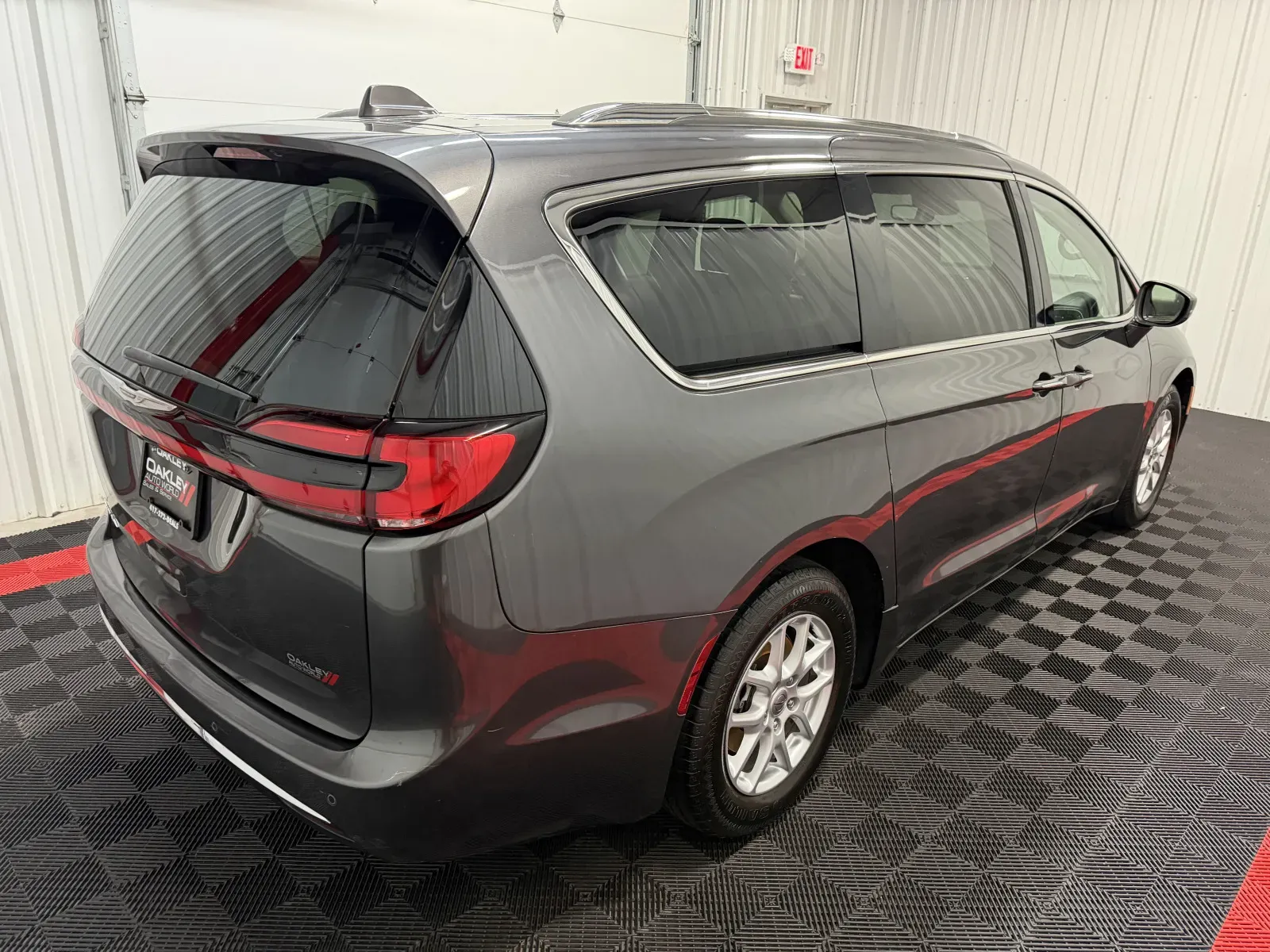 Chrysler Pacifica photo 4