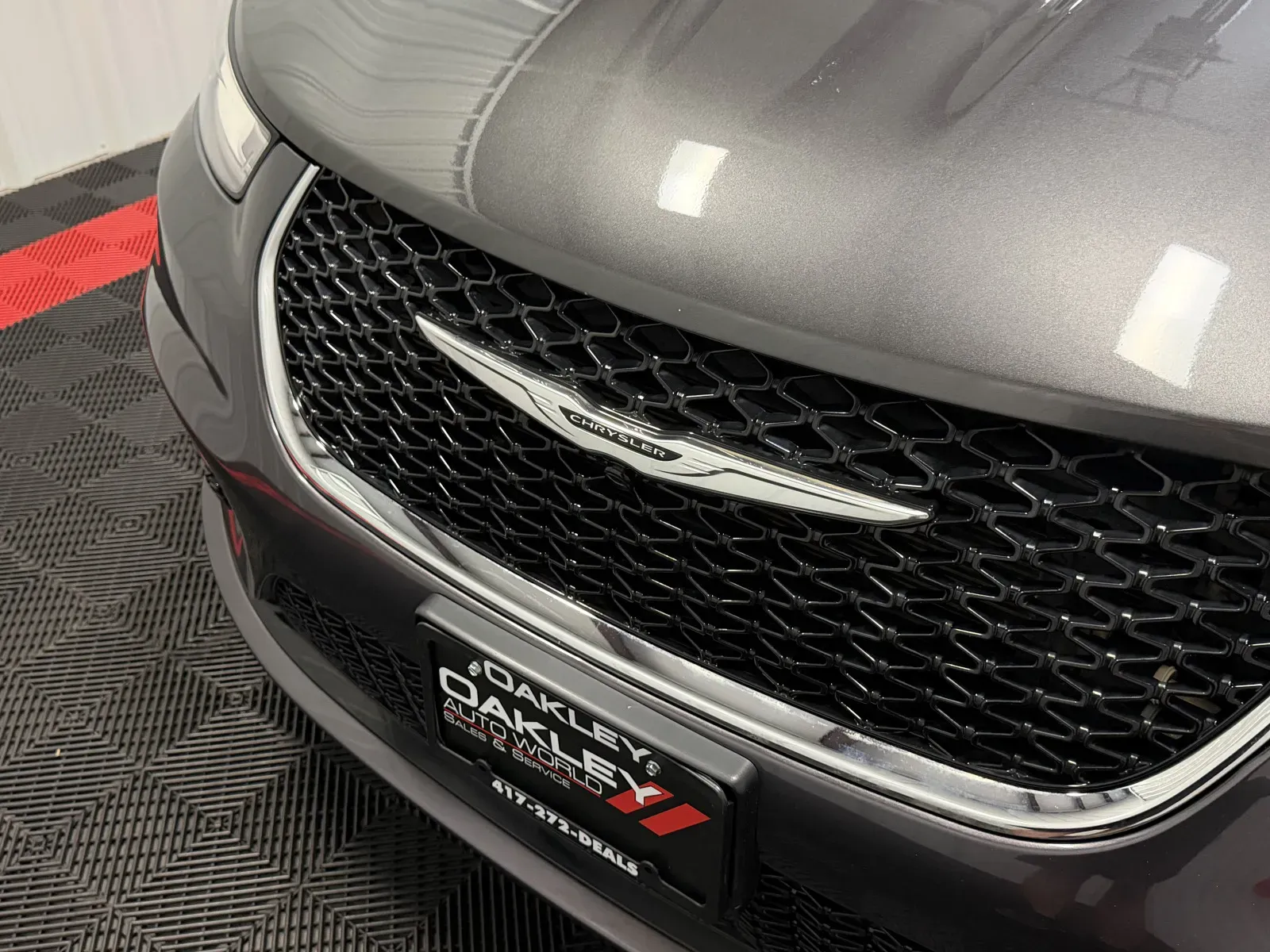 Chrysler Pacifica photo 8