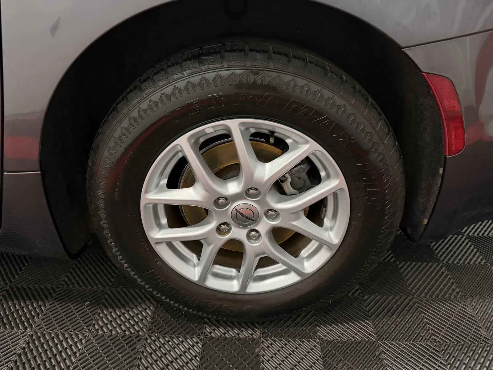Chrysler Pacifica photo 12
