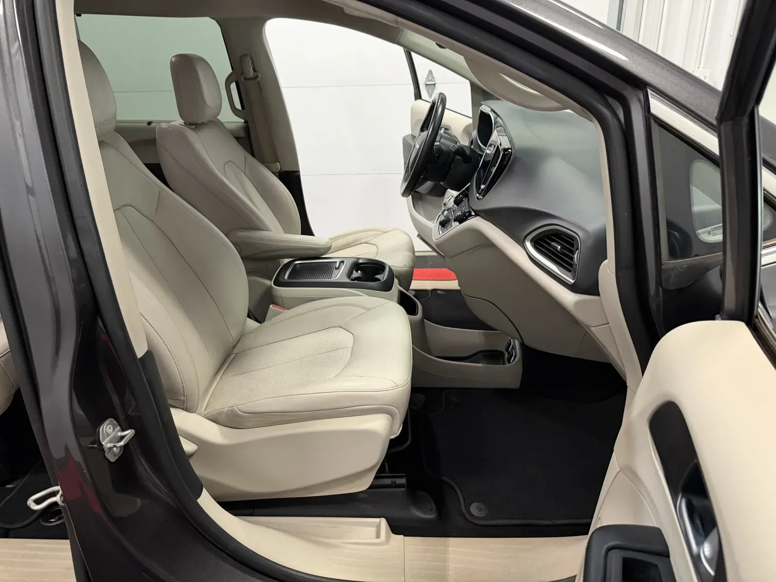 Chrysler Pacifica photo 43