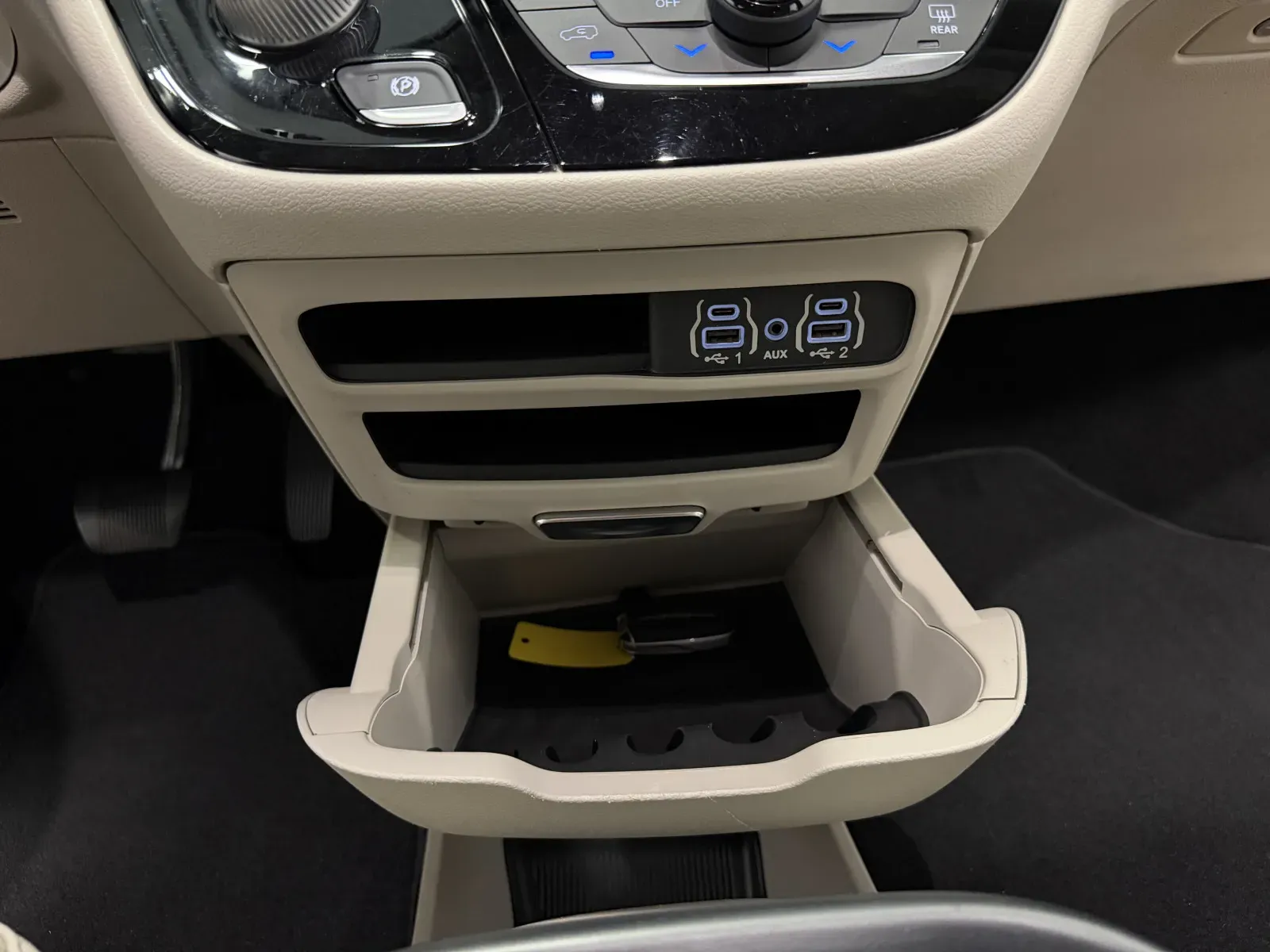 Chrysler Pacifica photo 29