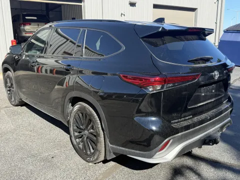 Photos of 2023 Toyota Highlander XSE for sale in Branson West, MO at Oakley Auto World