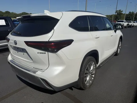 More photos of 2023 Toyota Highlander Hybrid Platinum at Oakley Auto World, MO