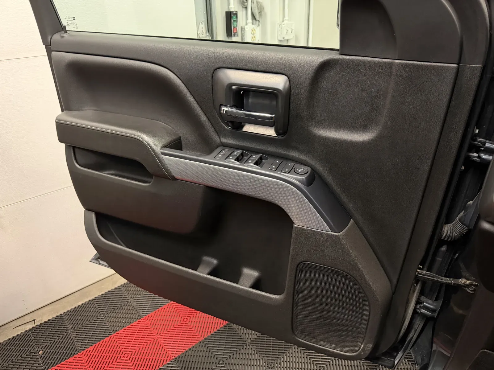 Chevrolet Silverado photo 28