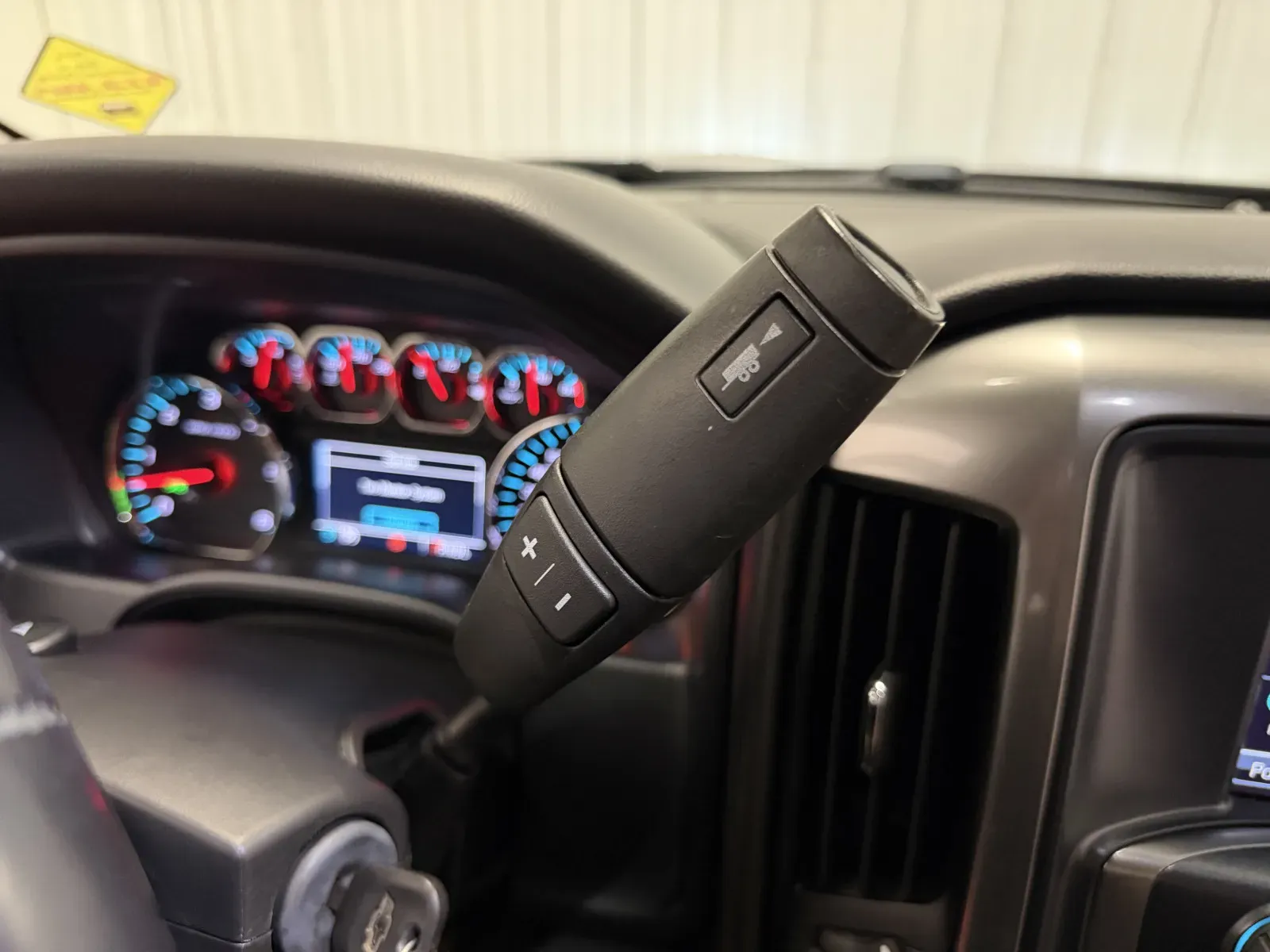 Chevrolet Silverado photo 25