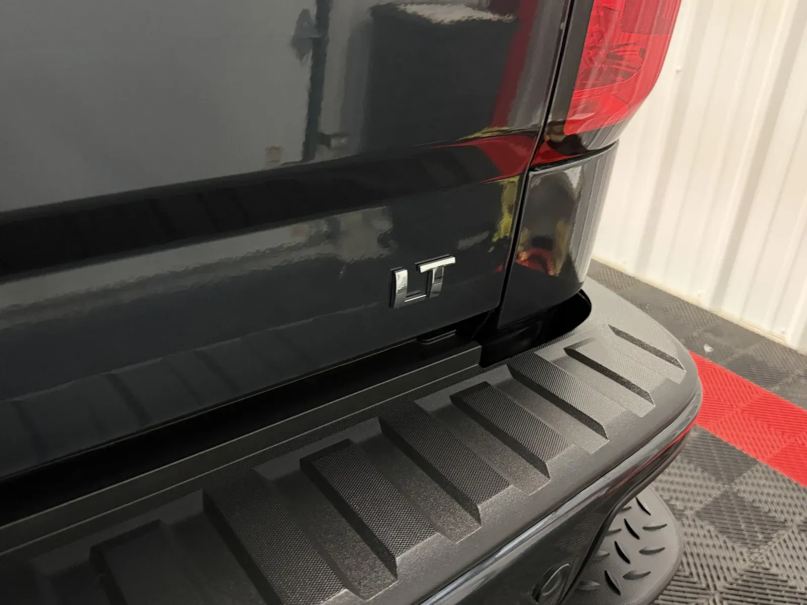 Chevrolet Silverado photo 17