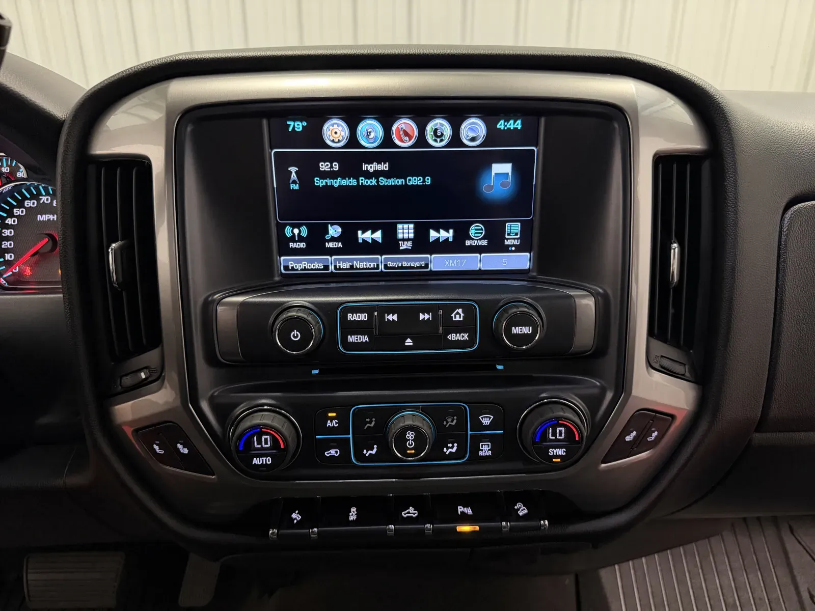 Chevrolet Silverado photo 32