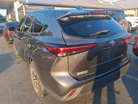 Photos of 2021 Toyota Highlander XLE for sale in Branson West, MO at Oakley Auto World