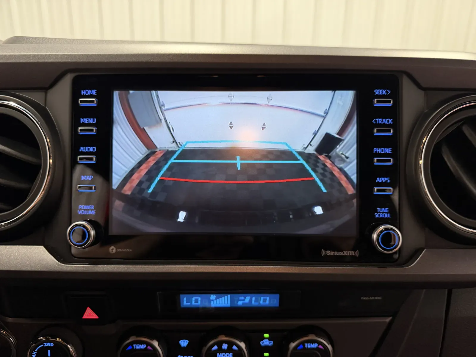 Toyota Tacoma photo 32