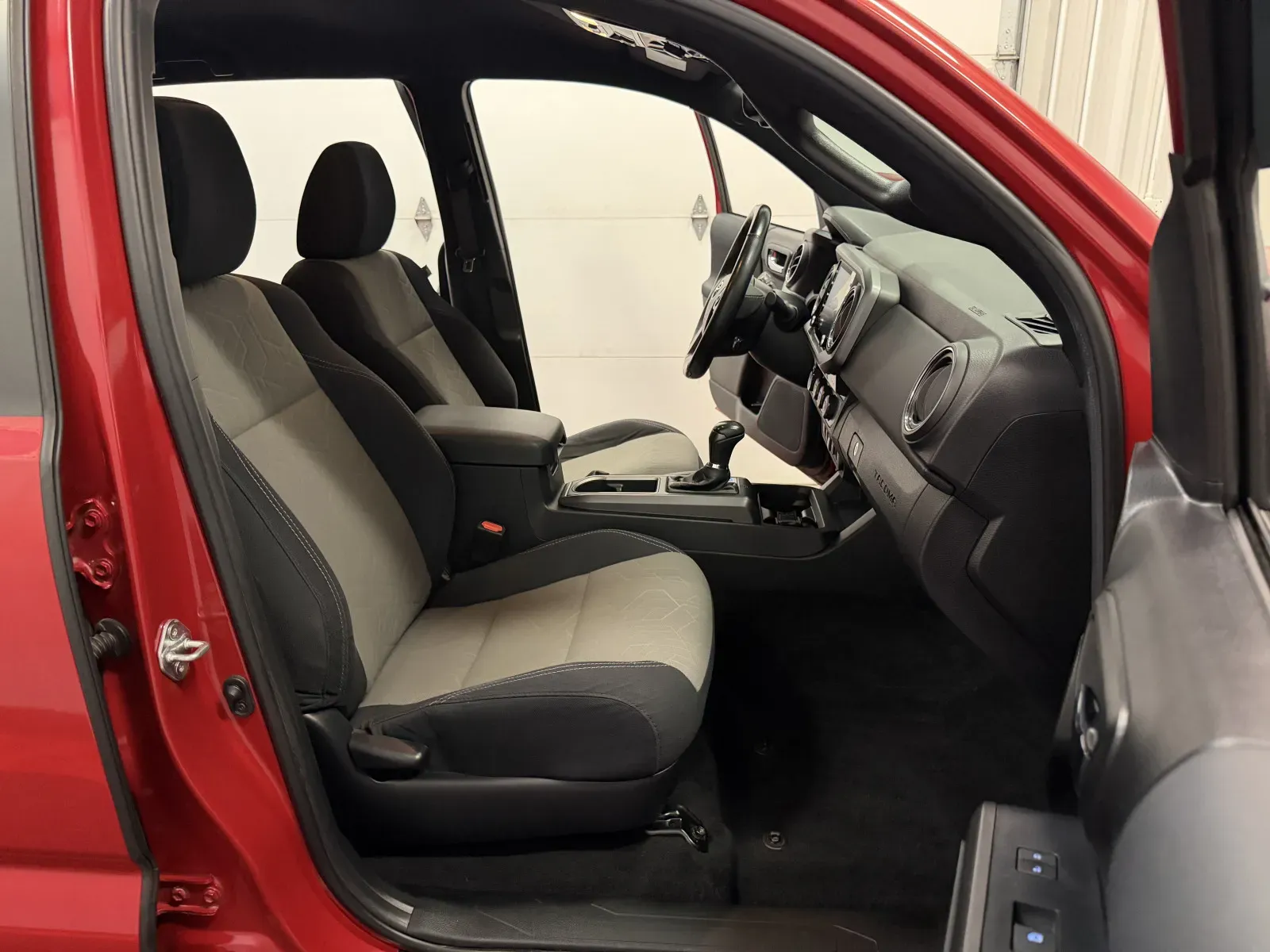 Toyota Tacoma photo 43
