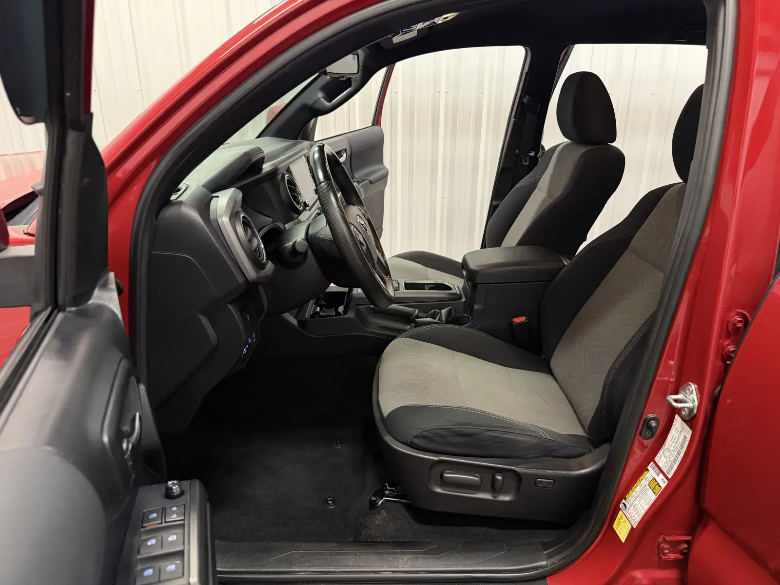 Toyota Tacoma photo 36