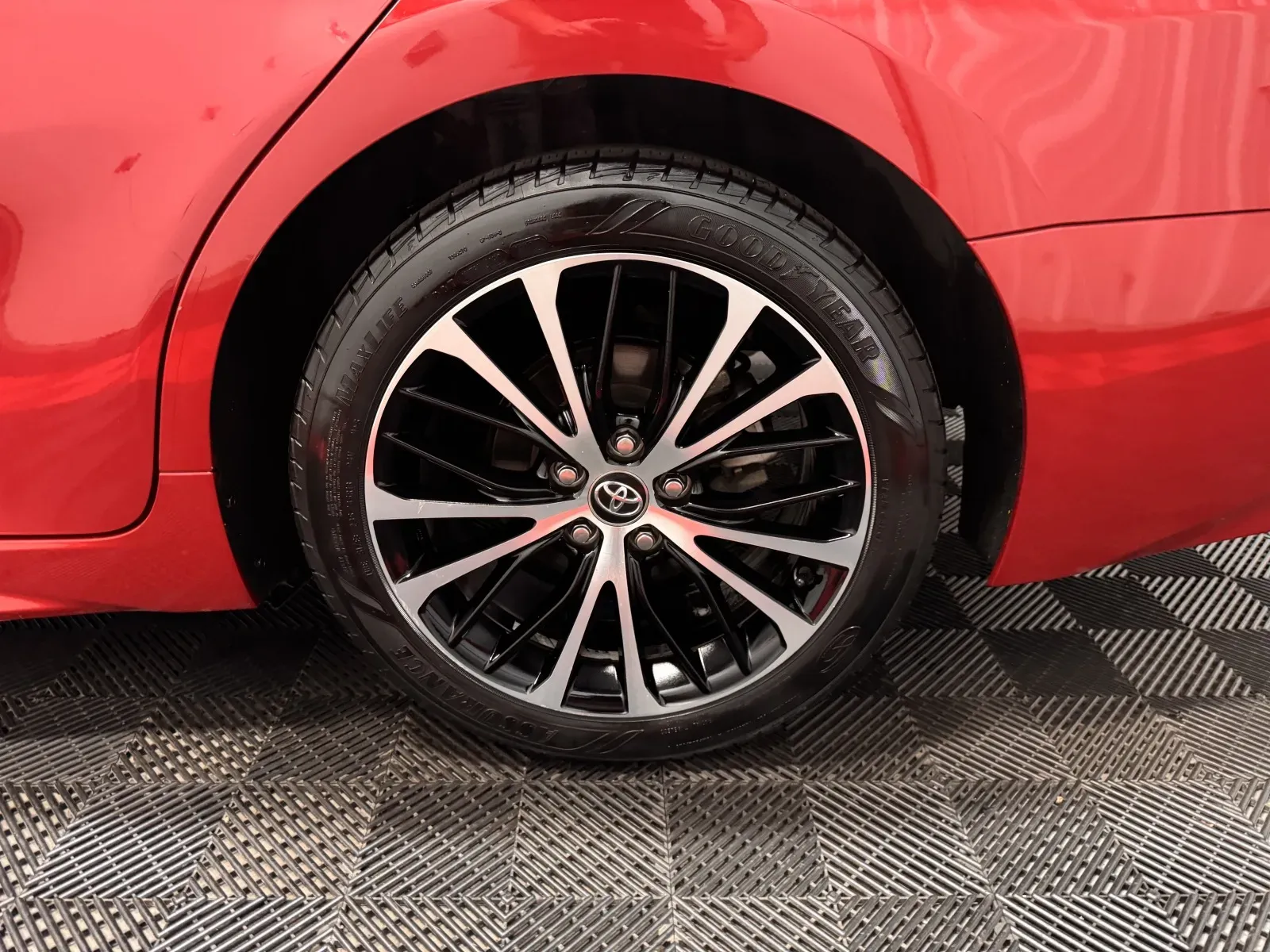 Toyota Camry photo 11