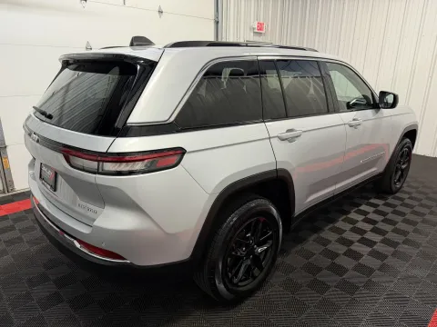 More photos of 2024 Jeep Grand Cherokee Laredo X at Oakley Auto World, MO