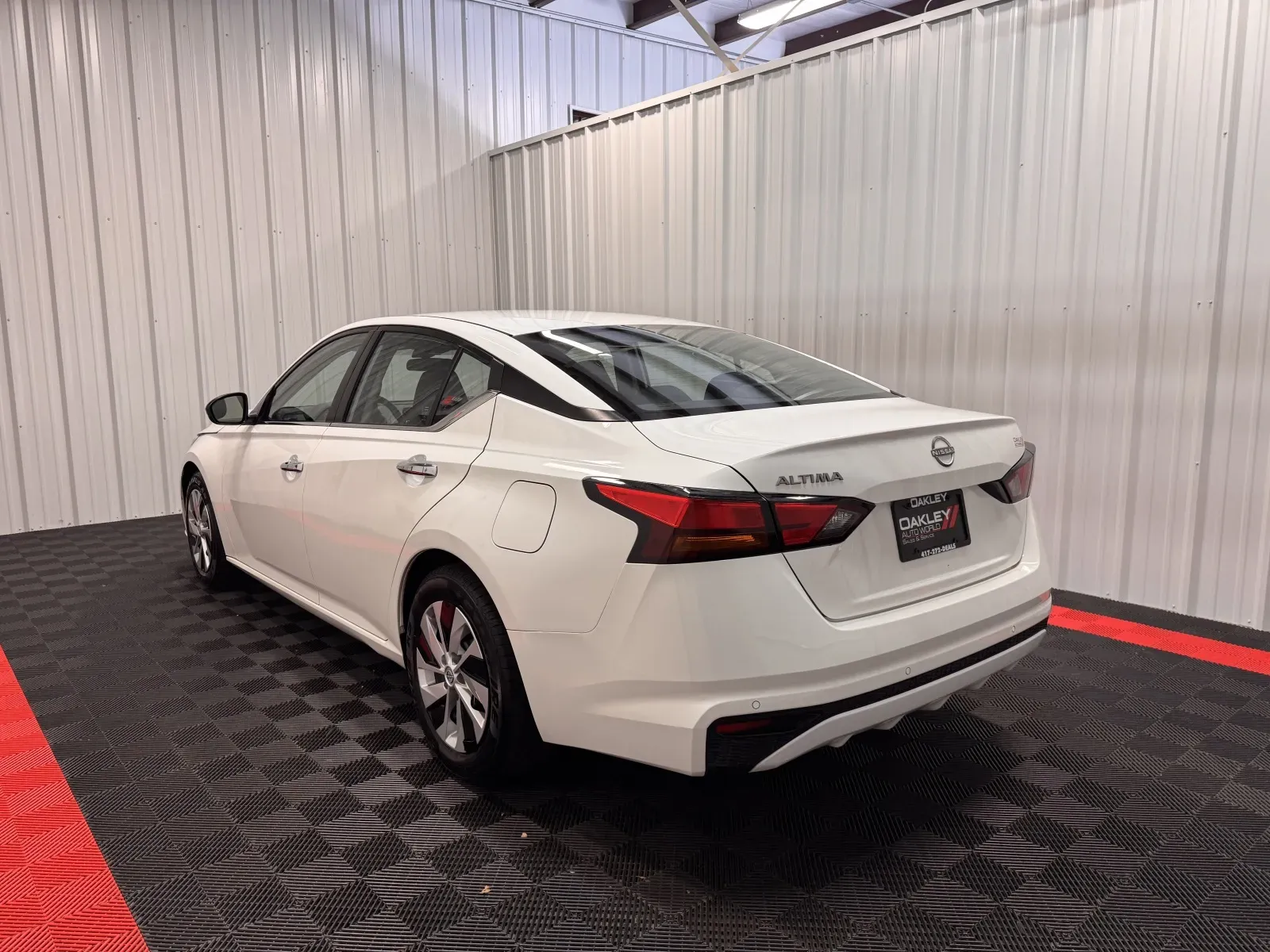 Nissan Altima photo 2