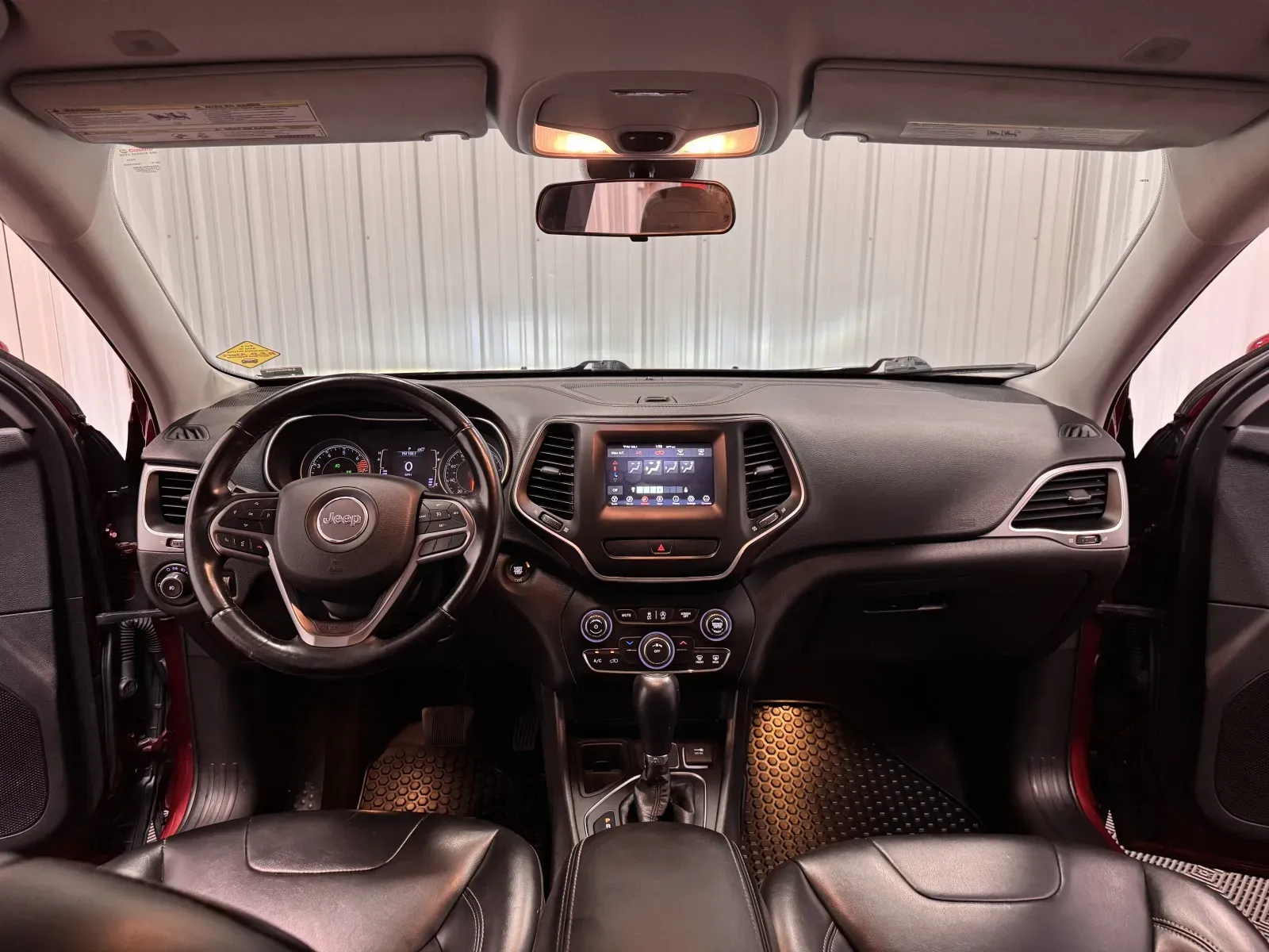Jeep Cherokee photo 26