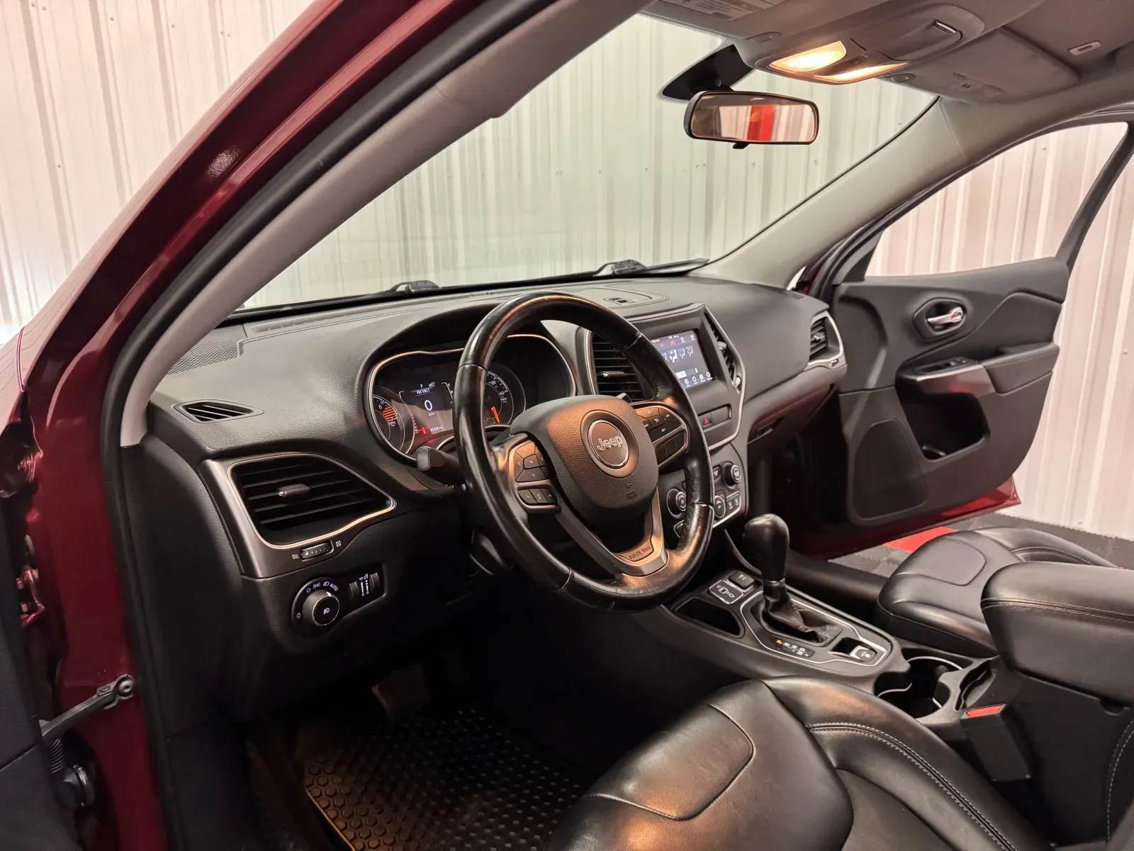Jeep Cherokee photo 33