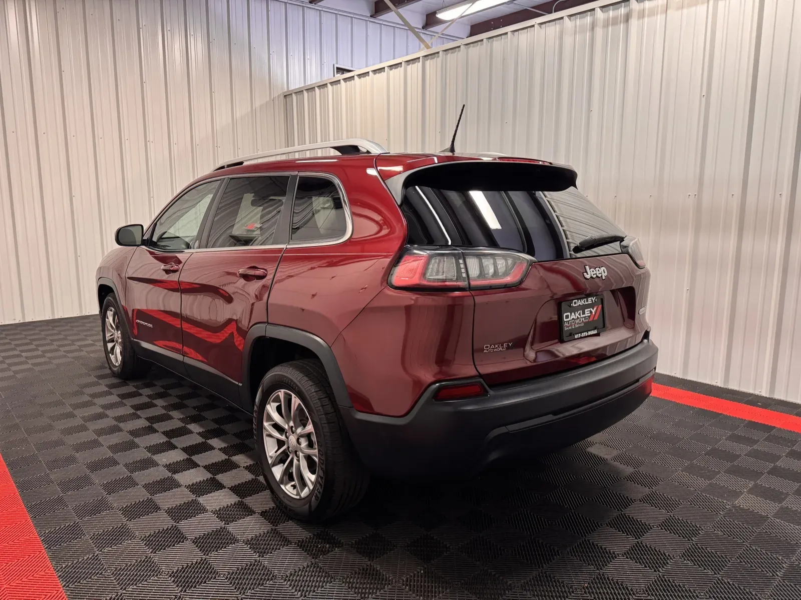 Jeep Cherokee photo 2