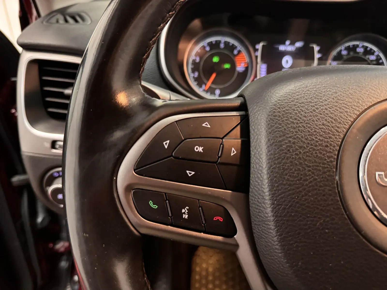 Jeep Cherokee photo 18