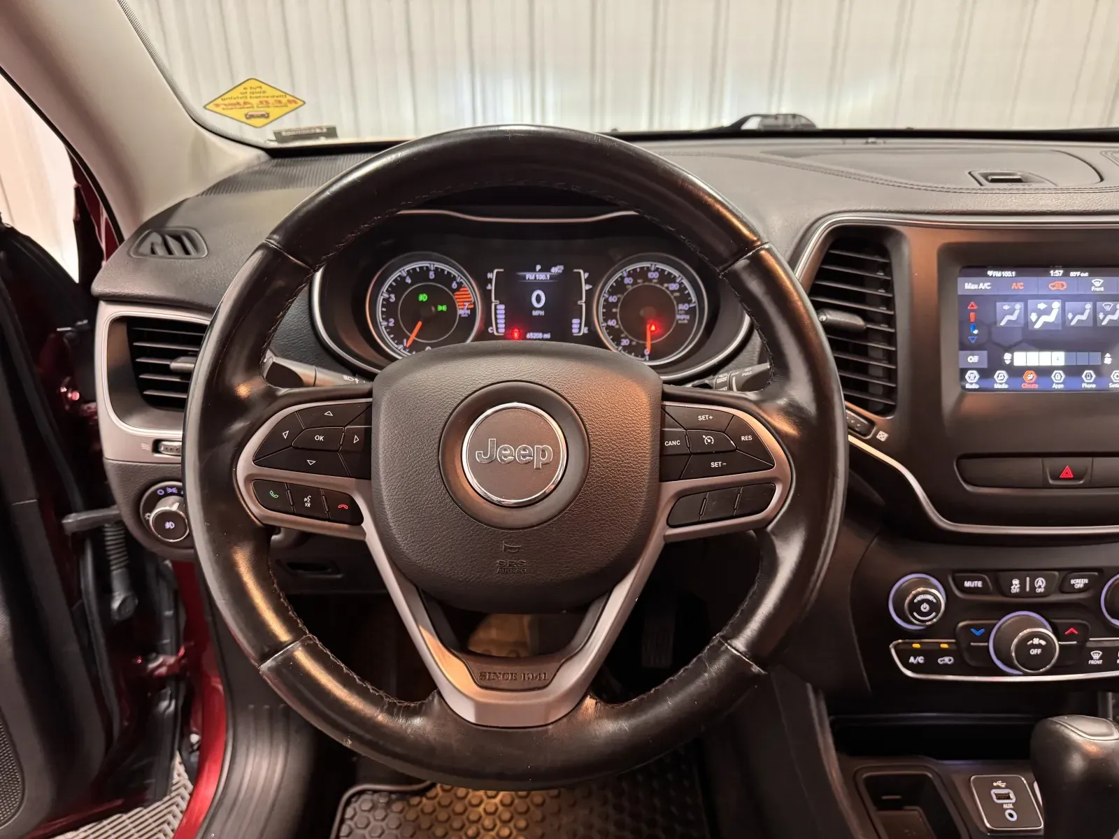 Jeep Cherokee photo 17