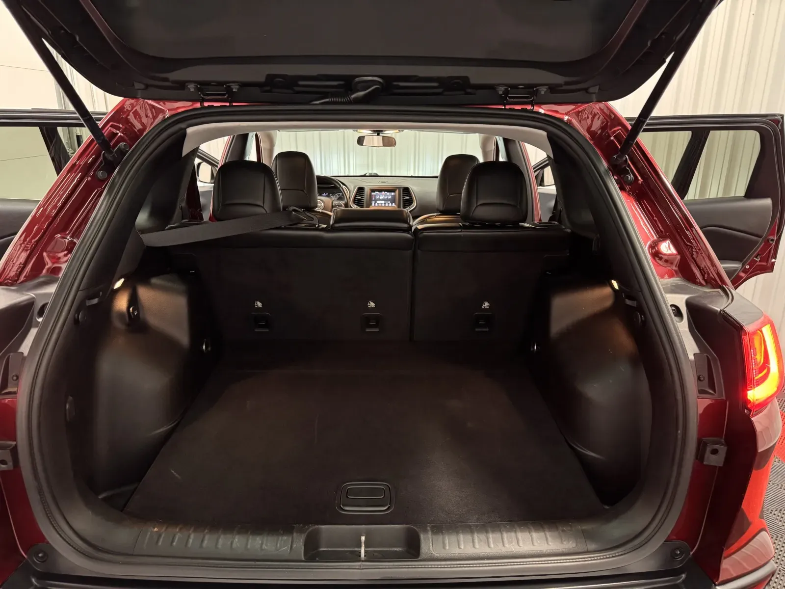 Jeep Cherokee photo 36